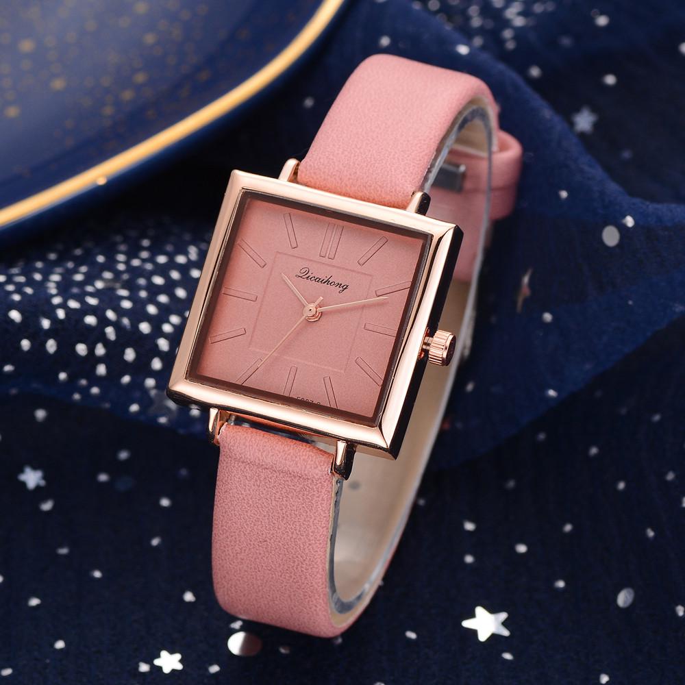 

Square Dial Leather Strap Watch Minimalist Design Fashion Accessory Durable Quartz Movement Casual Wristwatch for Everyday Use рожевий