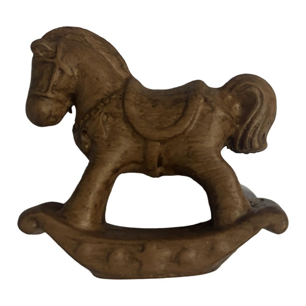 Small Christmas Rocking Horse Decor Home Ornament Desk Figure Resin Animal Statue for New Year Birthday Hotel Cabinet Wedding