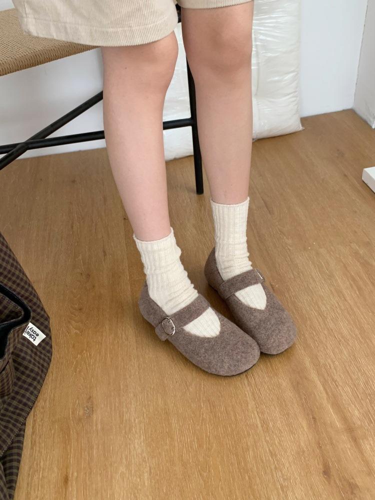 

Retro Mori Mao Mao single shoes women s autumn and winter wear 2025 new French one-word with shallow mouth Mary Jane shoes 39