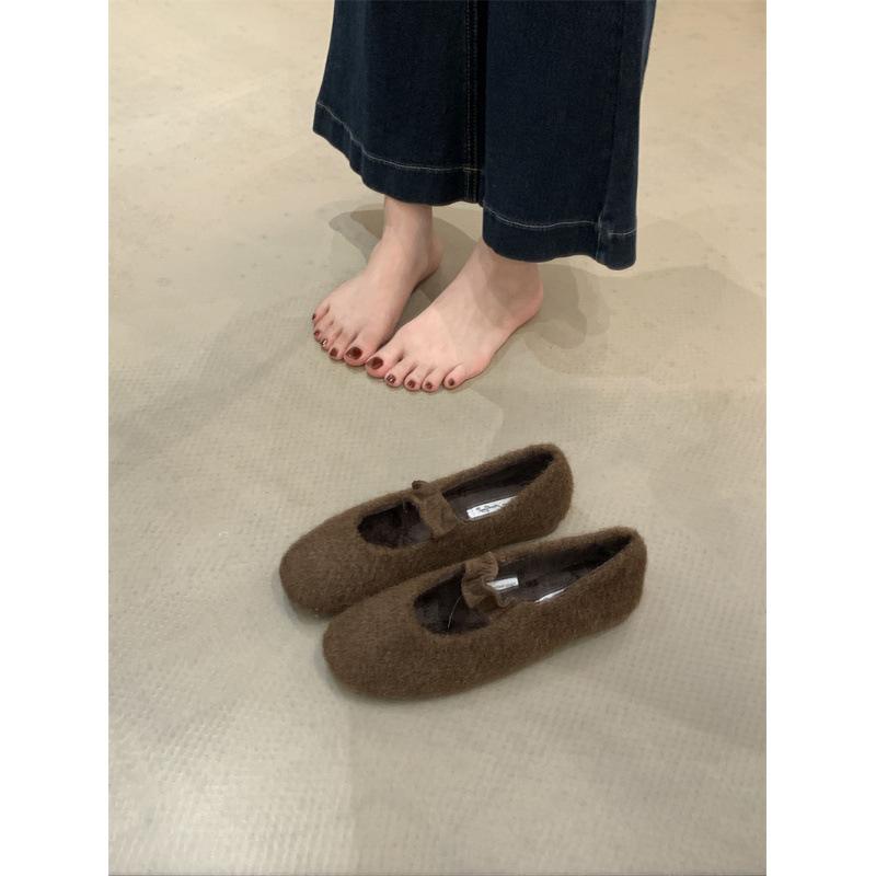 

White super fire Mary Jane Mao Mao shoes for women s autumn and winter wear 2025 new elastic one-word strap French single shoes flat bottom 40