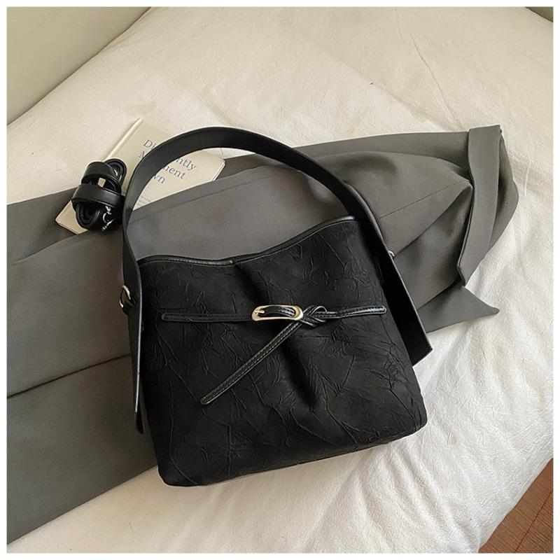 Simple and fashionable bucket bag with casual texture, new winter bag, women s shoulder messenger bag.