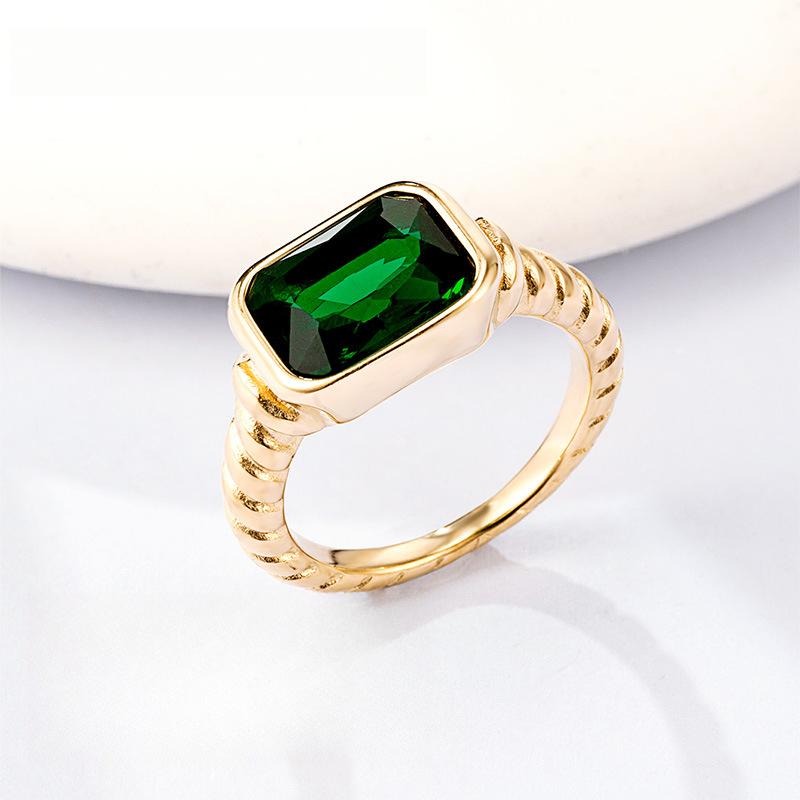 Vintage Rectangle Emerald Diamond Ring Light Luxury Twisted Spiral Ring Titanium Steel Plated Jewelry Women
