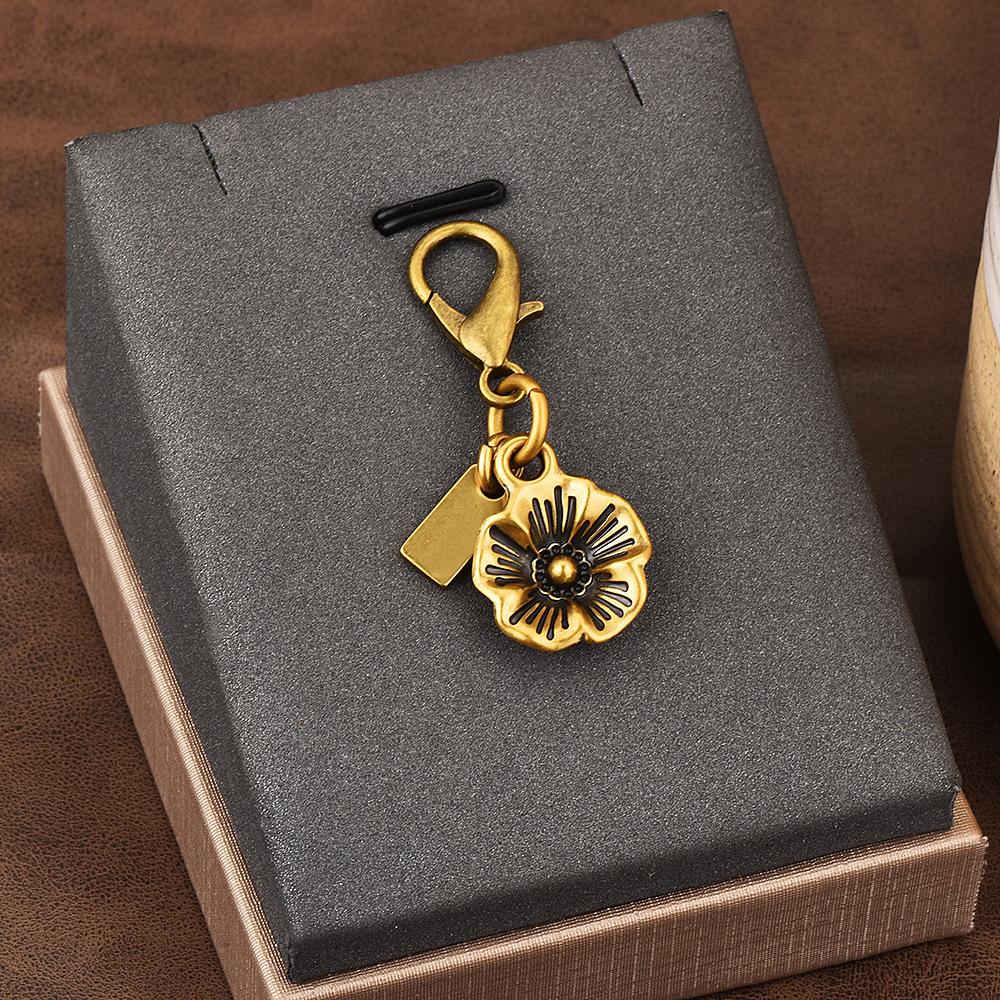 1Pc High-quality Alloy Keychains Pendant Golden Bear Flower Cherry Charms Lobster Clasp Badge Holder Car Keys DIY Accessories
