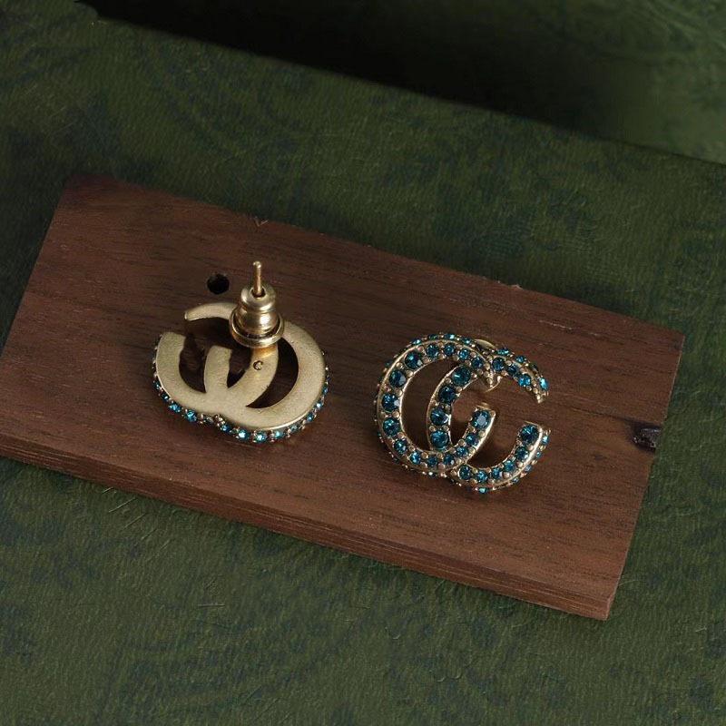 Gu Jia Doppeltes G Blaue Strass-Steckohrringe - Vintage Messing-Design mit Silbernadel
