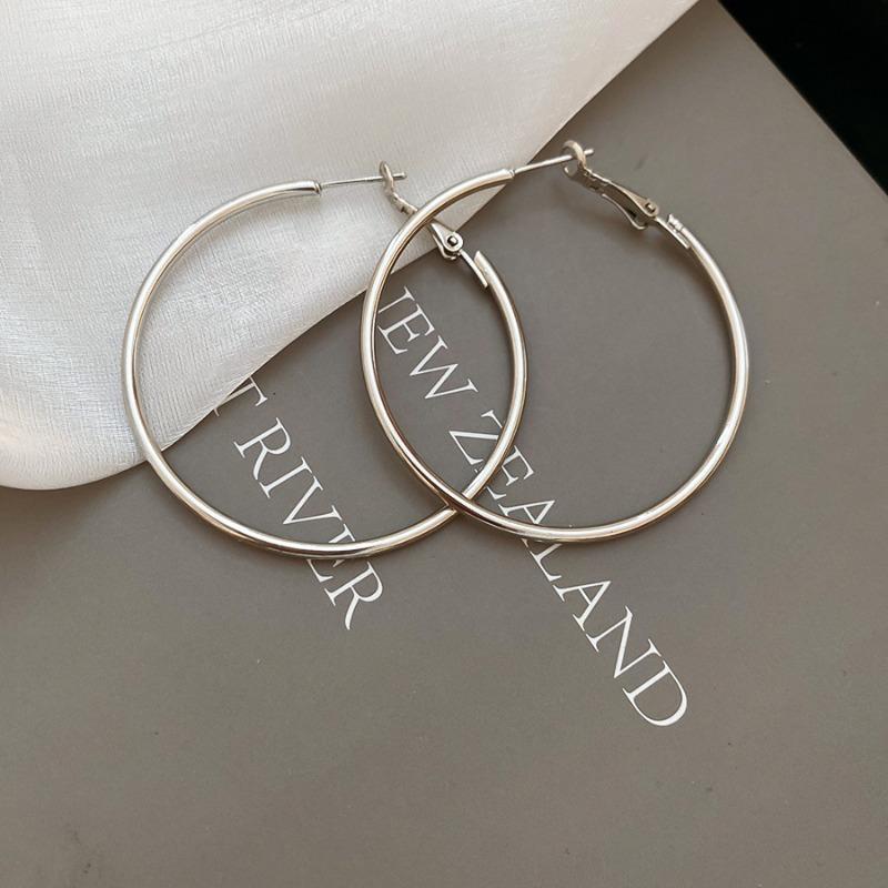 Silver Needle Metal Earrings, Fashionable and Simple, Versatile Temperament Earrings, Earrings, Pendants, Niche Design Earrings.