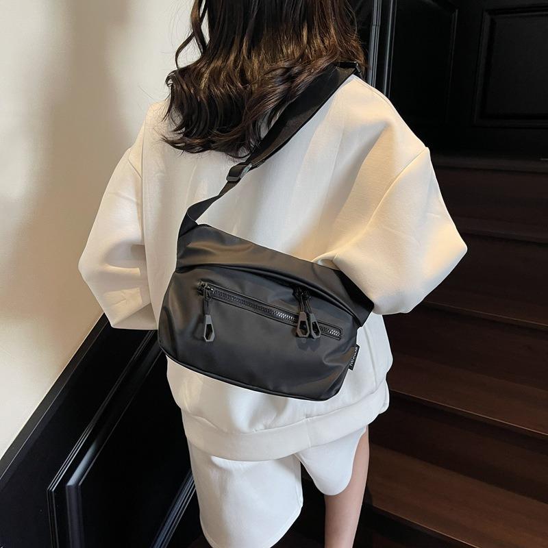 Large-capacity Bag Women's Summer Versatile New Messenger Bag Sports Locomotive Style Advanced Commuter Bag