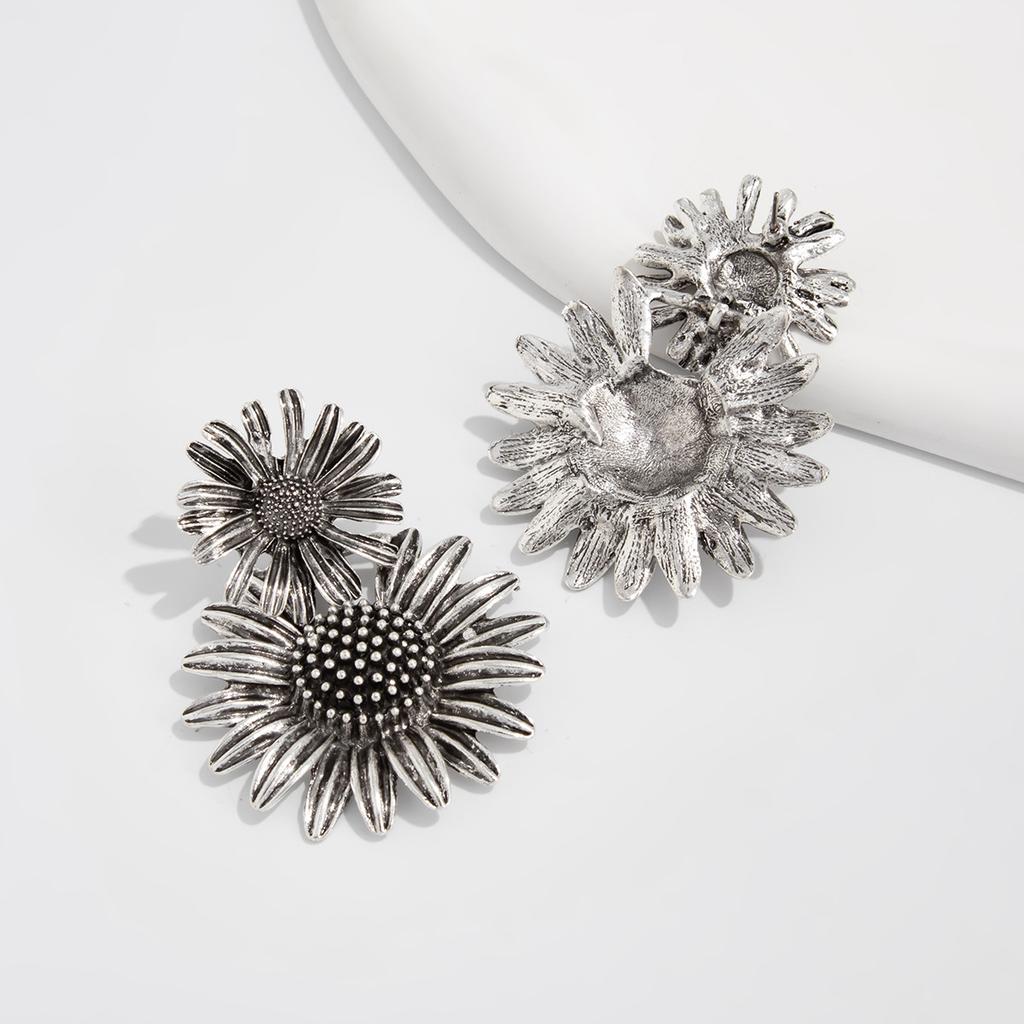 Vintage Sunflower Alloy Earrings Drop for Women Exaggerate Daily Party Banquet Earrings Y2K Jewelry Accessories 2025 New