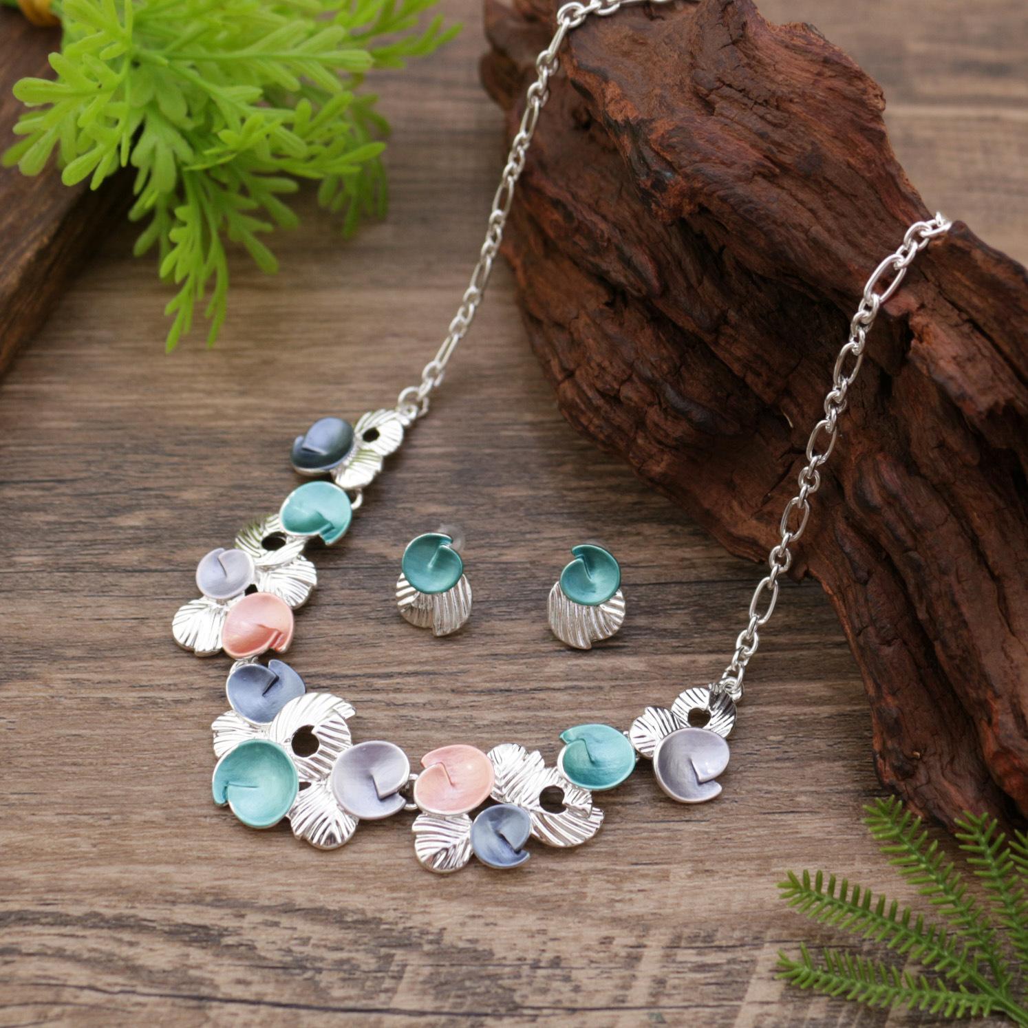 

Новый цвет живопись маслом геометрический лепесток серьги-пусеты ожерелье набор, женская мода высококлассное цветочное ожерелье