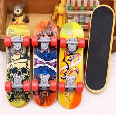 14CM Thickened Finger Skateboard Toy - Creative Gift for Kindergarten Kids