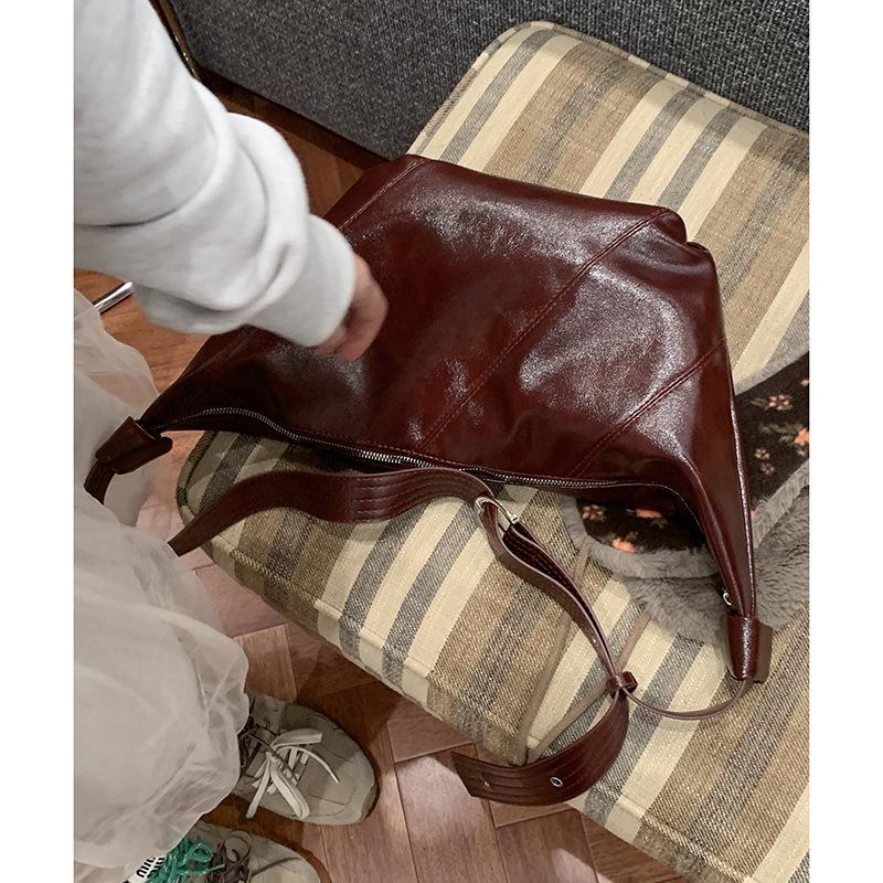 A Simple Single-shoulder Crossbody Bag with A Large Capacity of Dumplings Under The Armpits