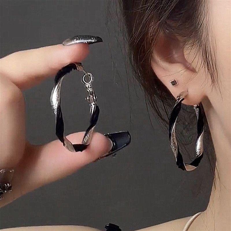 New Arrival Fashion Fashion, Personalized and Exaggerated Black Big Ear Ring Sterling Silver Needle Niche Style Fancy Elegant round Ring Earrings Exaggerated Earrings  Silver Needle