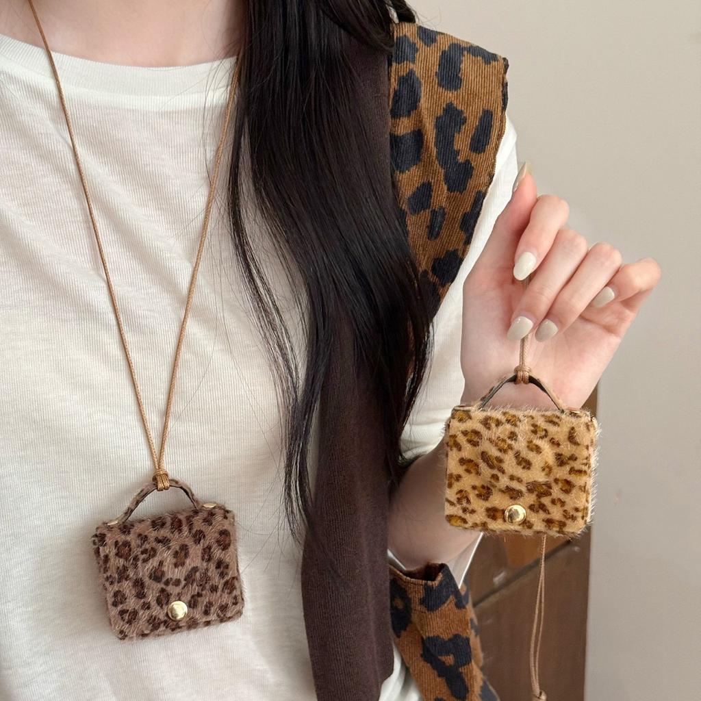 Vintage Bag Imitation Horse Hair Pendant Necklace Maillard Versatile Sweater Chain Temperament Niche High-end Jewelry
