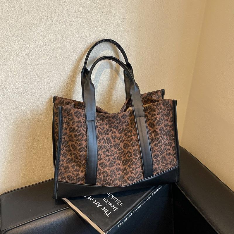 Relaxing Large-capacity Trendy Summer Personalized Schoolbag with Shoulder Strap for Commuting