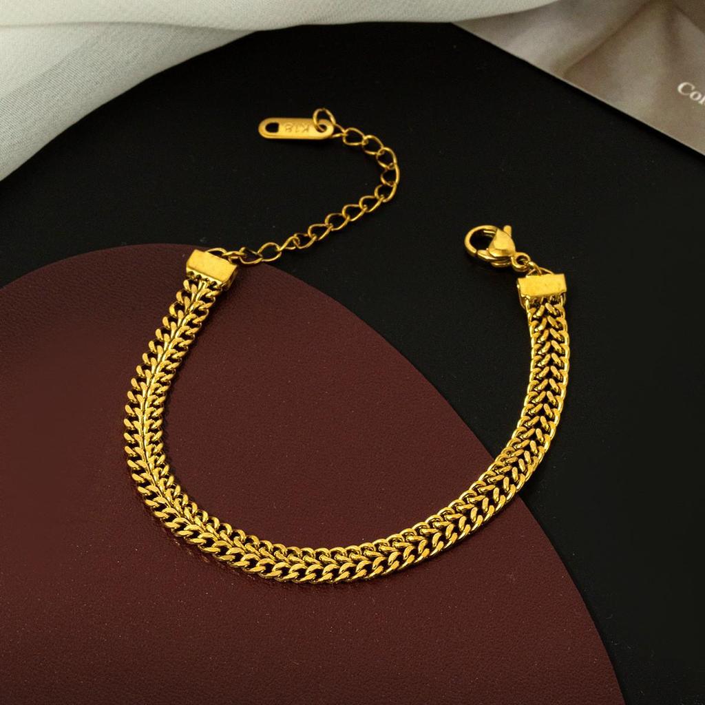 Moda Europeo-Americana Collana a Strati con Catena Piatta a Maglia Serpente a Tre Strati per Donna - Catena Clavicola con Croce in Metallo