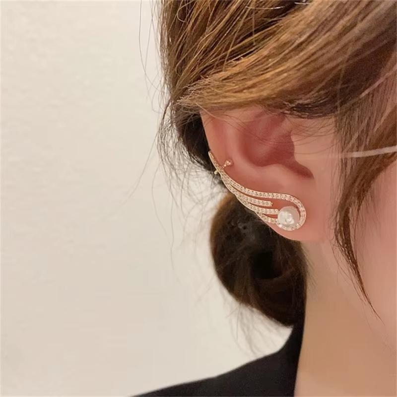 Charming Alloy Wing Stud Earrings for Women Long Wing Design Ideal for Fashionable Gift-Giving