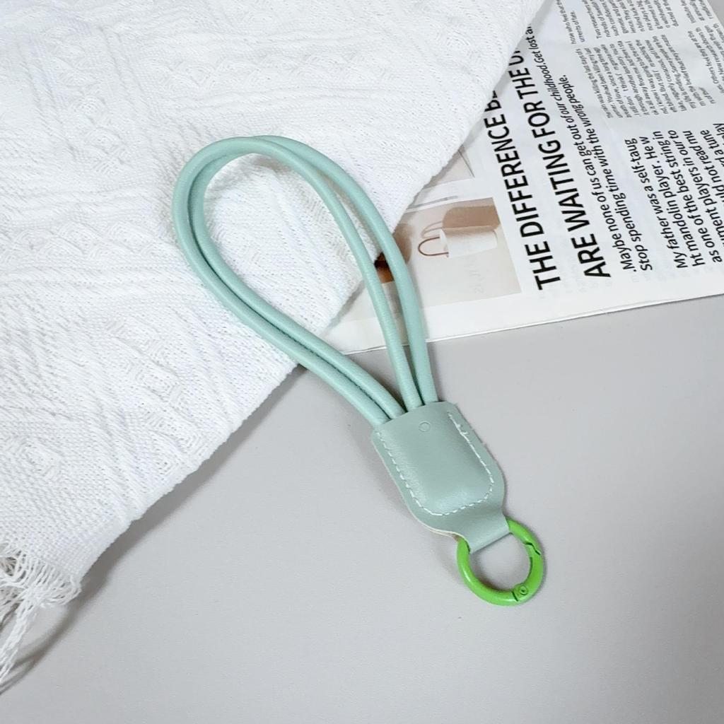 In-Stock Two-Tone PU Leather Short Lanyard for Phone Cases, Handbags, and Keychains – Stylish, Personalized, Versatile.