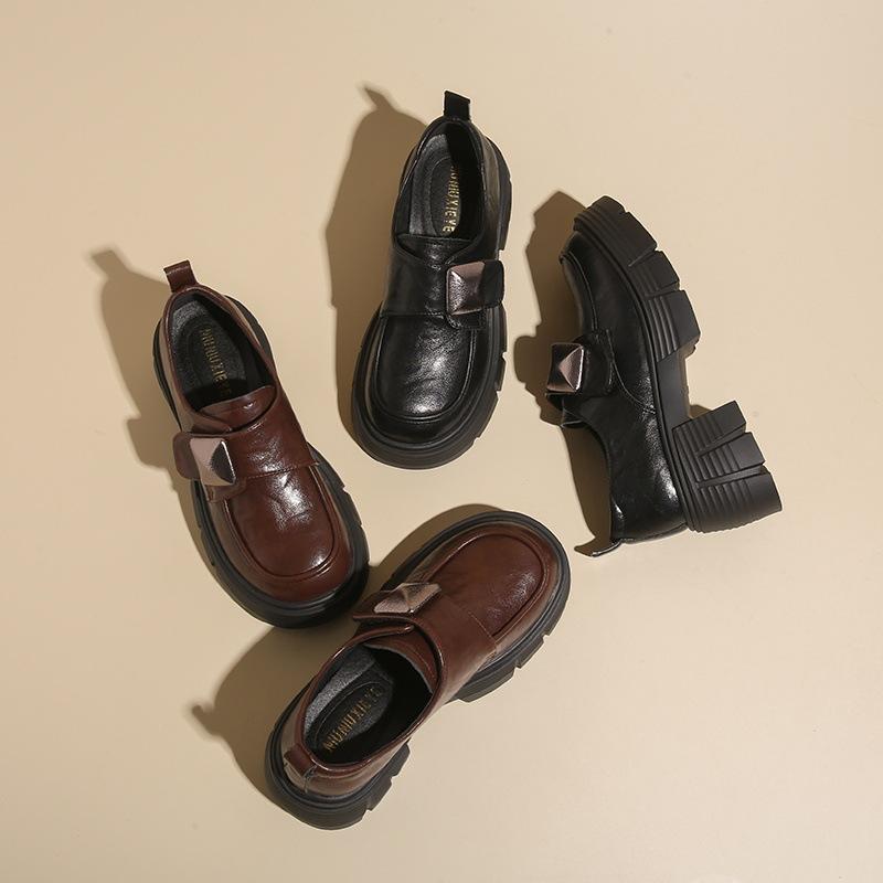 Braune Klett-Retro-Slipper Damen 2025 Frühling neue Plattform vielseitig britischer Stil dicker Absatz kleine Lederschuhe einzeln