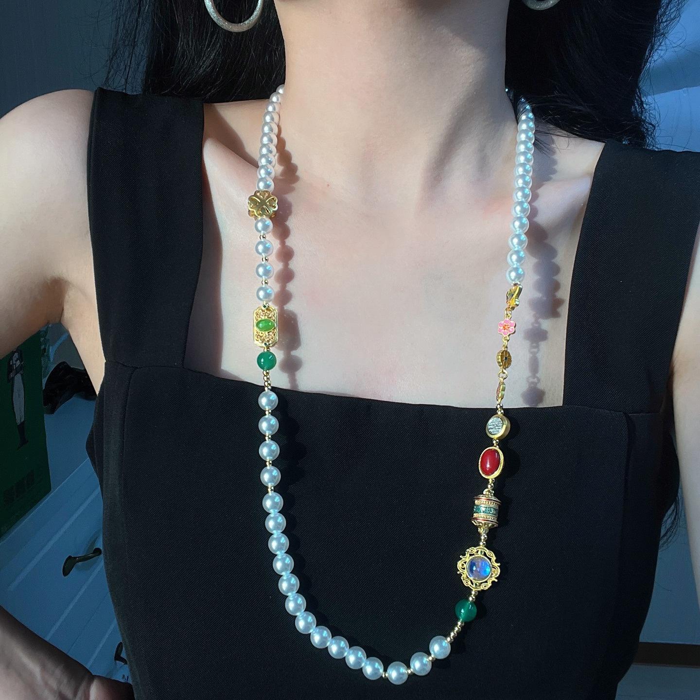 Vintage High Quality Strong Light Artificial Crystal Necklace Necklace Sweater Chain