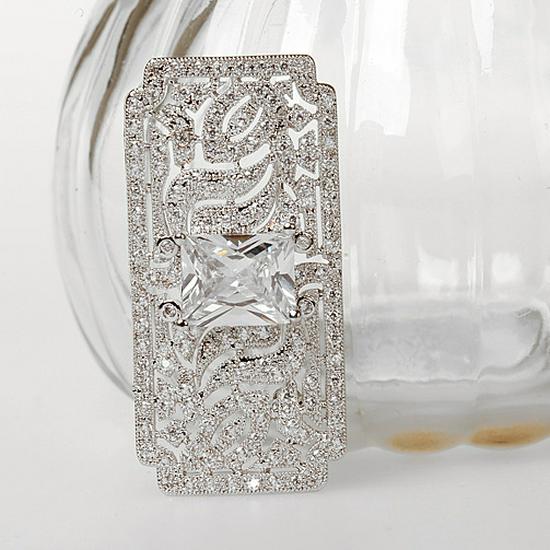 

Jinse Vintage Classic Geometric Brooch with AAA Zircon - European & American Light Luxury Corsage Pin
