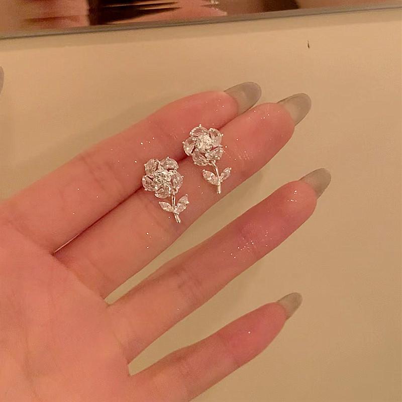 Silver Needle Korean Crystal Rose Flower Stud Earrings - Small, Exquisite, and Versatile for Spring/Summer.