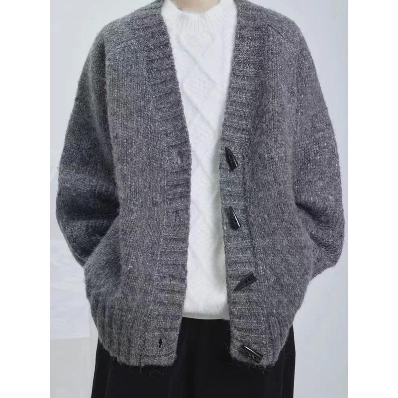 

Осень и зима новый повседневный универсальный свободный ленивый вязаный кардиган V-образный вырез пуговицы-рожки мягкий восковой тонкий свитер куртка тренд One Size