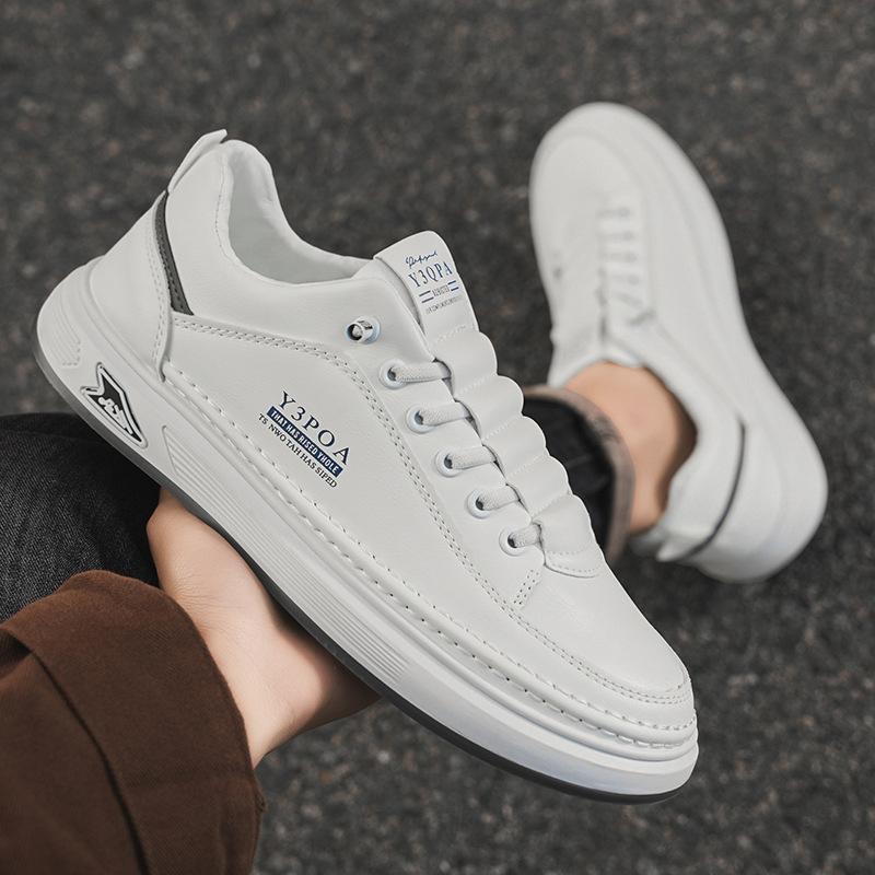 

Весенняя мужская обувь 2025 года, новые дышащие маленькие белые туфли, мужская трендовая универсальная спортивная обувь на платформе, повседневная обувь для серфинга, модная обувь 39