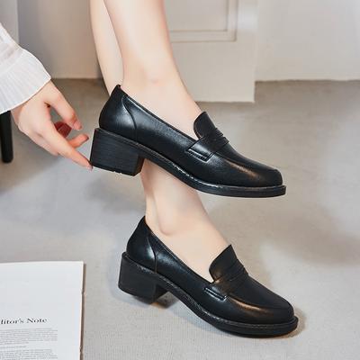 Nieuwe Eenvoudige Patentlederen Schoenen voor Dames Lente Herfst 2024 Instappers Casual Schoenen Vrouw Effen Kleur Zachte Zool Platte Schoenen