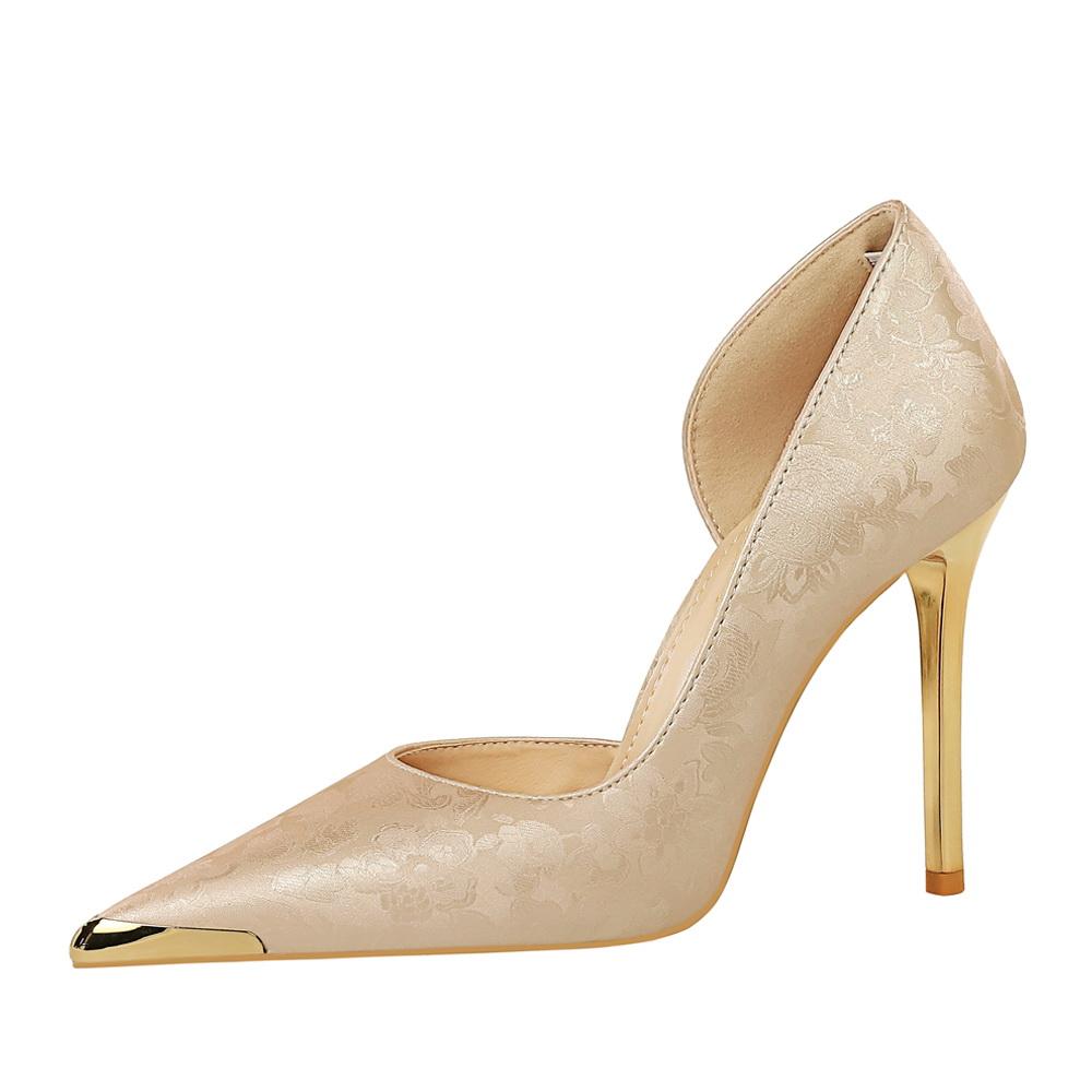 Scarpe Donna Stile Nazionale da Banchetto Tacchi Alti Tacco Sottile Bocca Bassa Laterali Vuote Raso Metallo Punta Appuntita Scarpe Singole