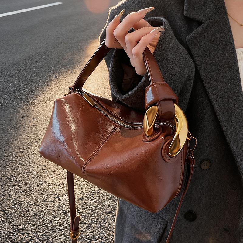 Women Small Soft Faux Suede Pillow Handbag 2026 Winter Simple Simple Short Handle Crossbody Bag for Female Fashiable Urban