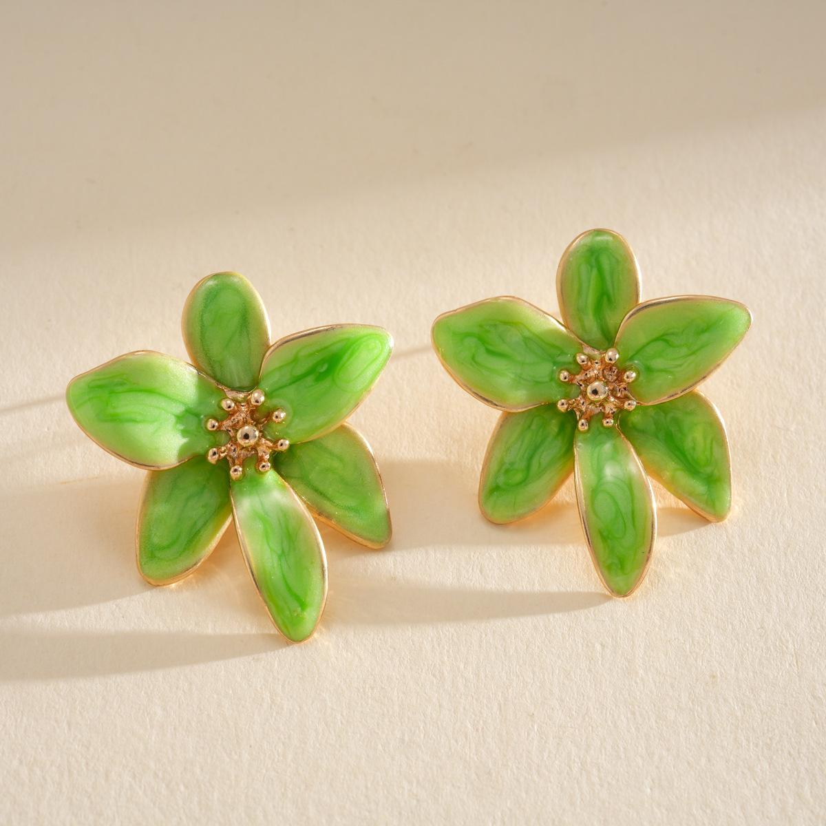 

DIGADAGU Alloy Flower Plant Stud Earrings New Simple Cute Earrings Women Party Zircon Accessories зелений