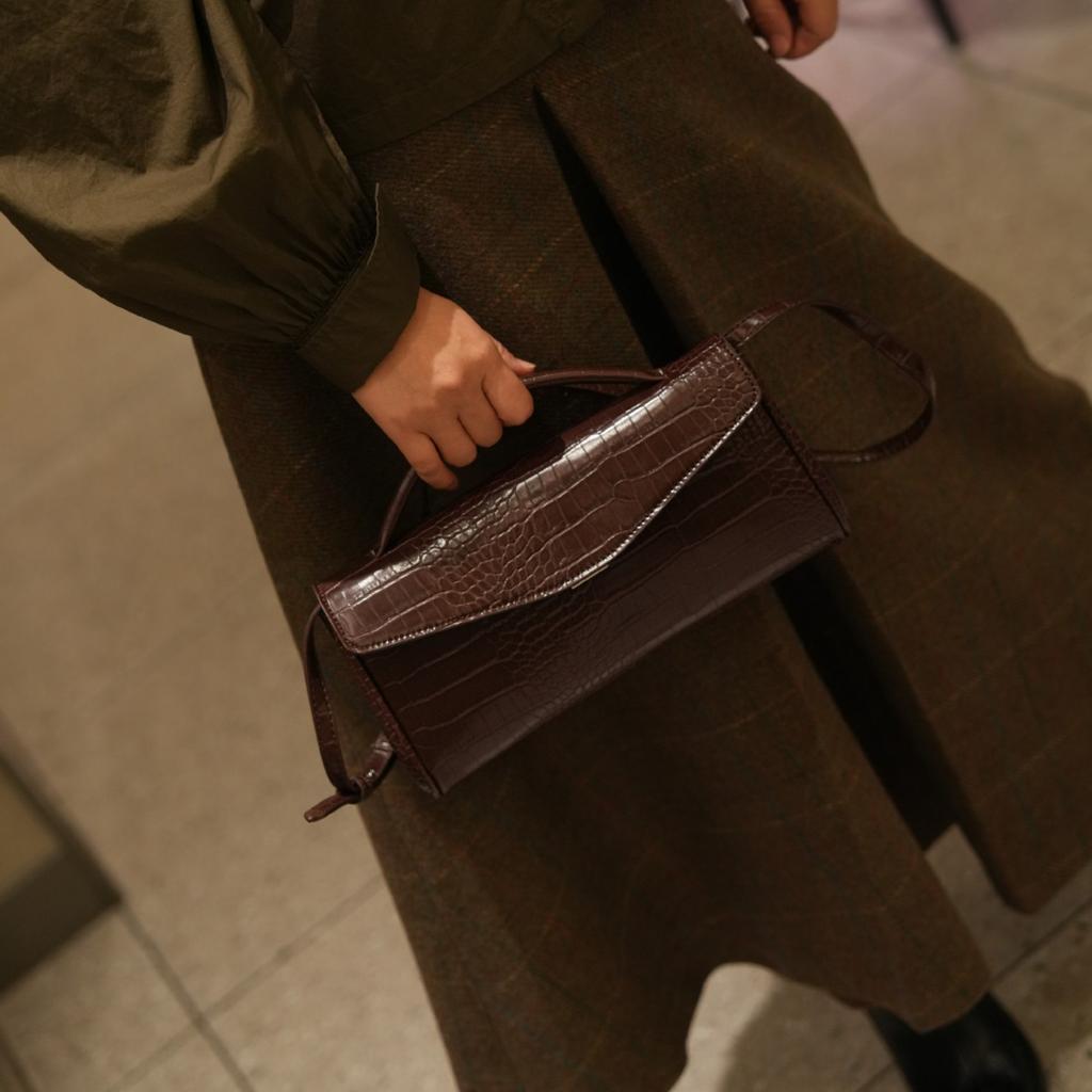 High Quality Crocodile Pattern Flip Cover Handbag Crossbody Shoulder Bag Luxury Leather Commuter Bag Urban Minimalist Style