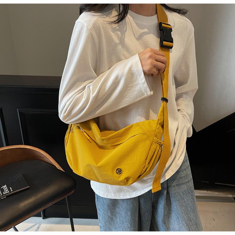 New underarm shoulder messenger bag women's leisure travel small backpack large capacity lightweight women's bag simple