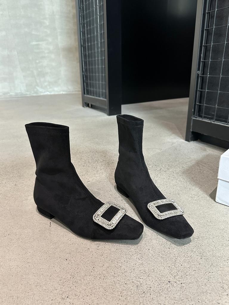 2025 strass fyrkantig spänne mocka små korta stövlar för damer höst och vinter nya platta klackade stövlar, sammet mångsidiga fyrkantig tå korta stövlar