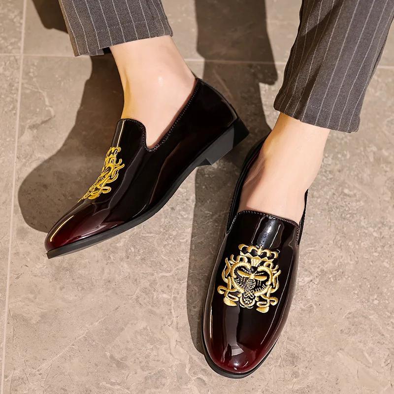 Fashion 2025 New Men Dress Shoes Designer Embroidered Moccasins Luxury High Quality Men Casual Shoes Fashion Patent Leather Loafers Male