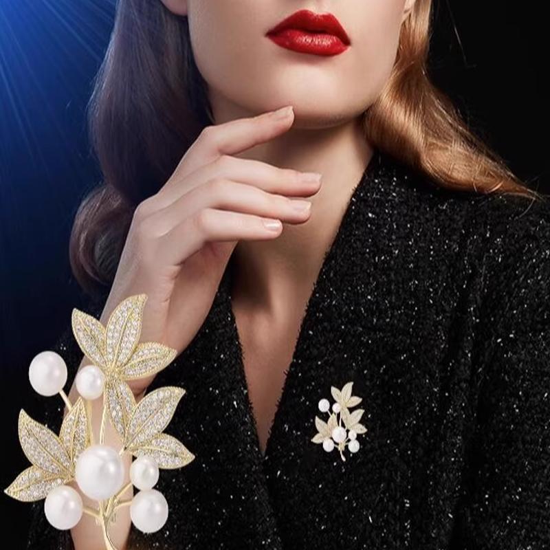 Metal Butterfly Brooch High-End Luxury Accessory Fashionable Retro Corsage Clothing Pin Anti-Exposure Jewelry