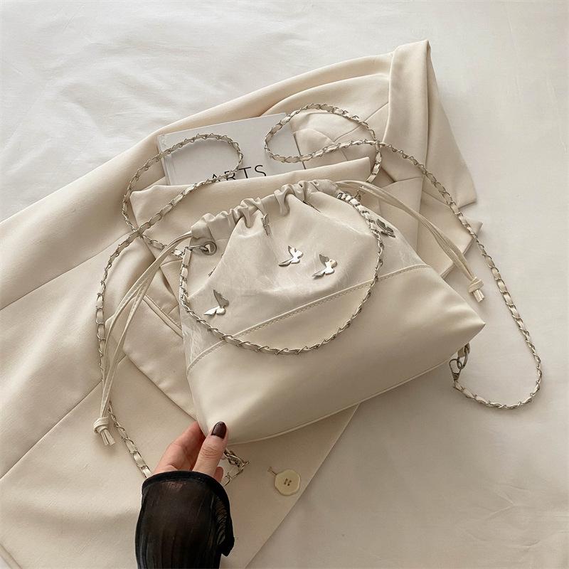 

2024 New Fashion Underarm Shoulder Bag Fashion Simple Bucket Bag Simple Fashion Large Capacity Commuter Backpack Without pendant білий