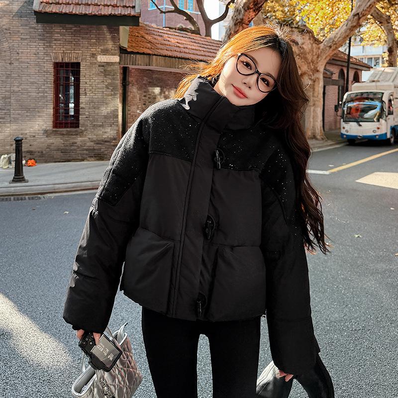 

Европейская куртка из короткого хлопка с пайетками и вставками, воротником-стойкой и застежкой на роговые пуговицы, новая маленькая теплая хлопковая куртка зима 2025 M