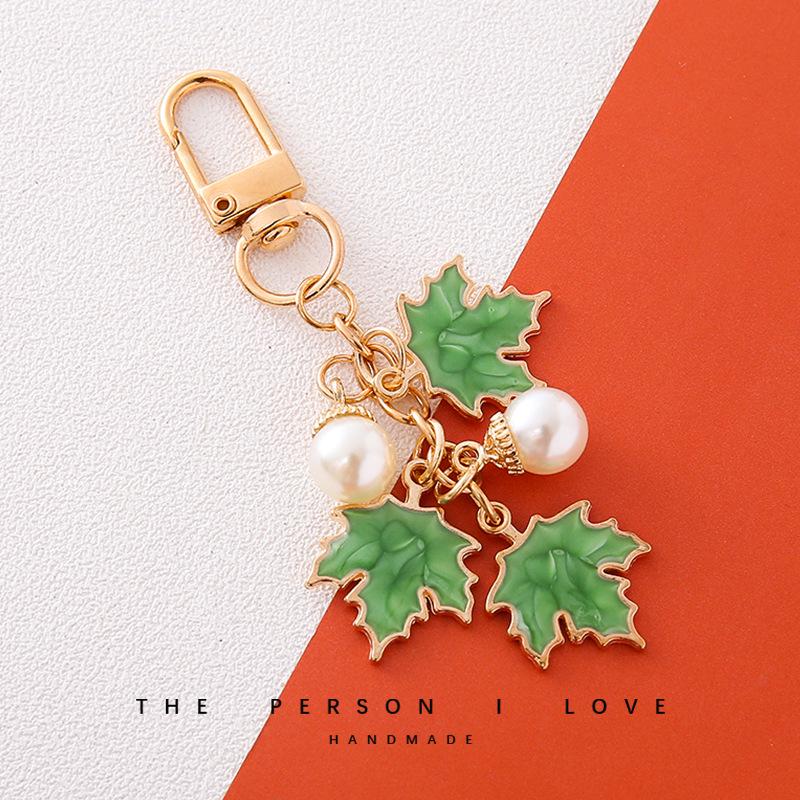 Handmade Maple Leaf Drip Oil Keychain Pendant – Perfect Gift for Bestie or Couple