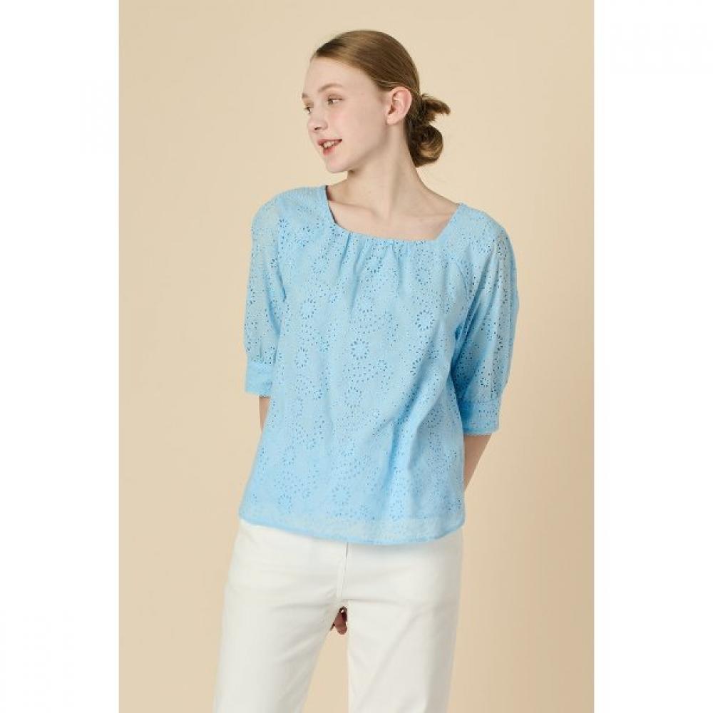 BCBG Raglan Embroidered Blouse B3m4b428