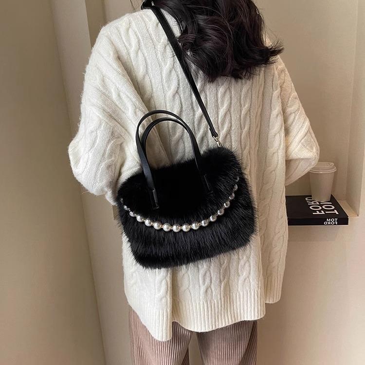 Winter New Soft Plush Portable Female Mini Handbags Fashion Versatile Pearl Small Square Women's Crossbody Bag Soft Texture Ladies Messenger Bags