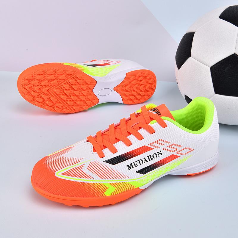 New Men Soccer Shoes Training Professional Outdoor Adult Kids Futsal Football Boots Ultralight TF/FG Sports Shoes High-quality