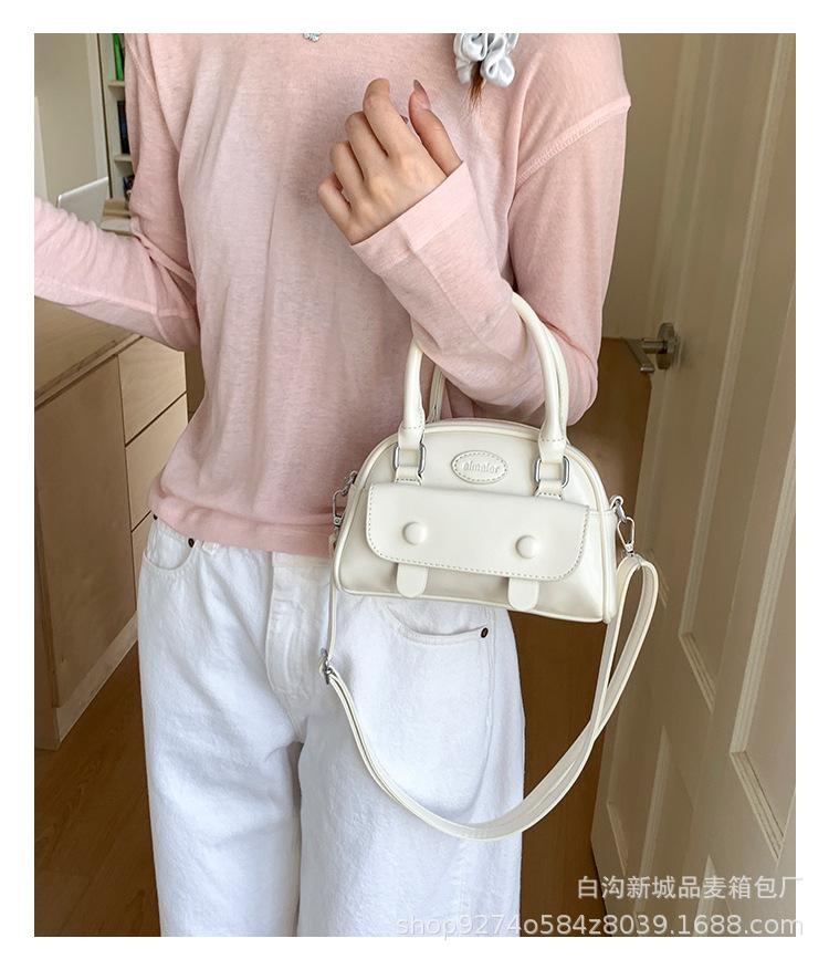 

Retro bowling bag women s 2025 new summer portable shoulder bag fashion this year s popular commuter messenger bag белый
