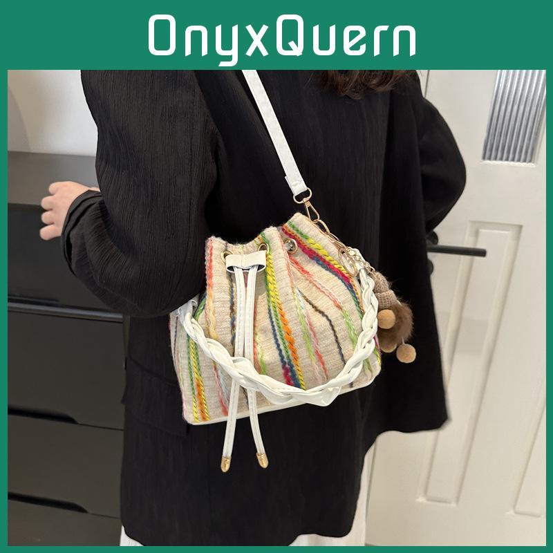 Chic Canvas White Shoulder Bag With Trendy Street Style Perfect For Daily Use