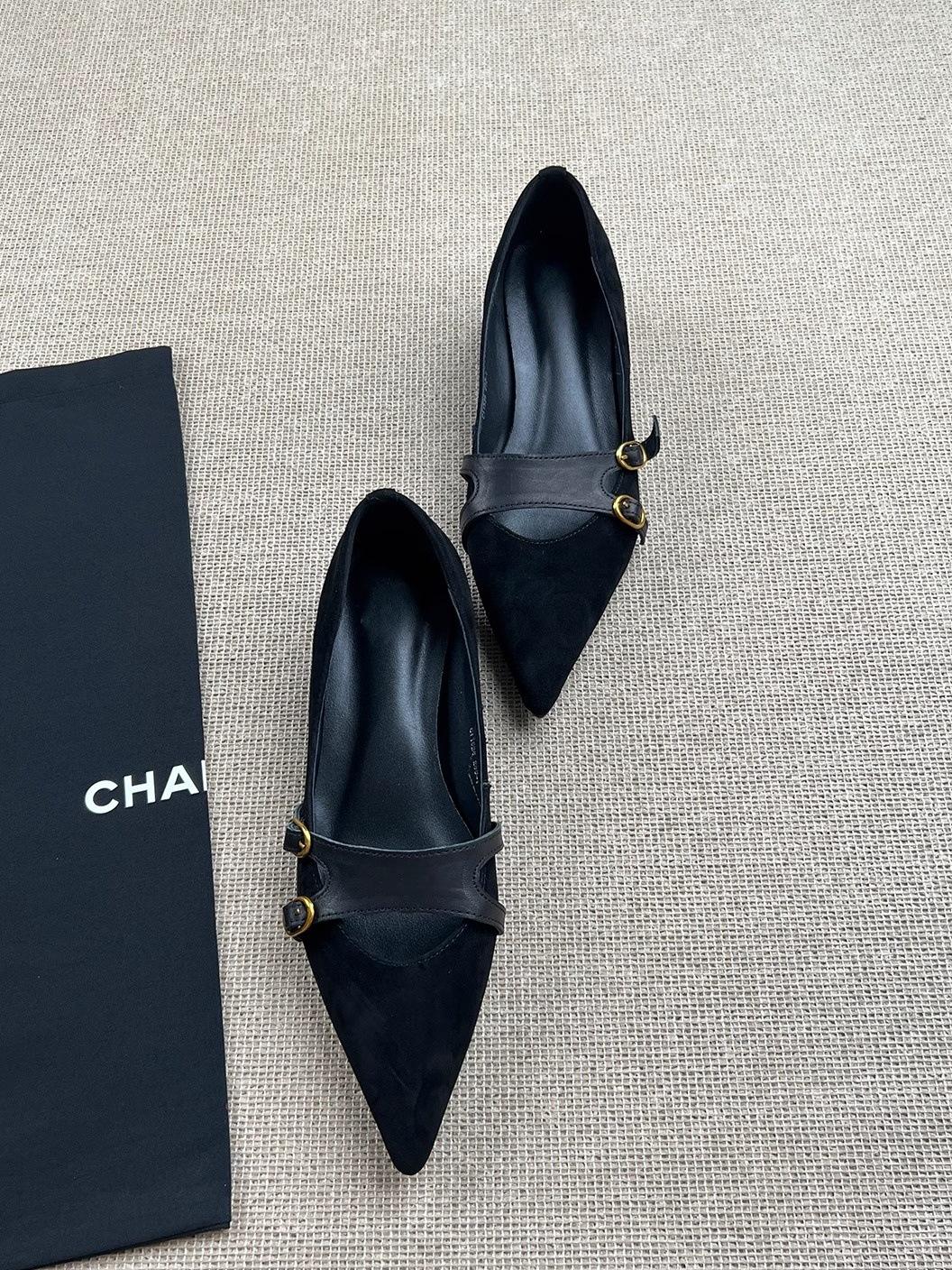 

Sheepskin version~ leather pointed head temperament inner height increase shallow mouth single shoes women s 2025 autumn new flip fur Mary Jane shoes 40