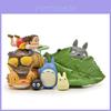 Mein Nachbar Totoro Zeichentrick Harzfigur mit grünem Blatt und blauem Katzenbus für Heimdeko Geschenk