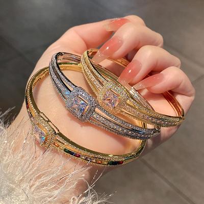 Electric Micro Inlaid Zircon Bracelet for Women, Fashionable and High-end, Hollowed Out Sugar Bracelet