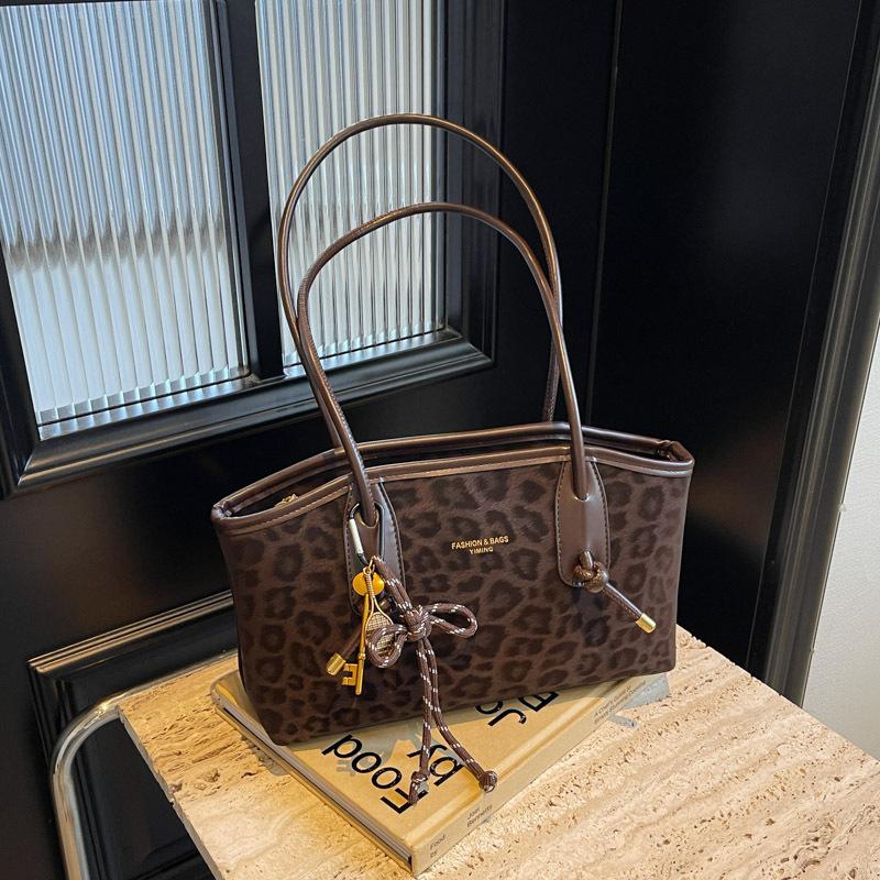 

High value new fashion large capacity tote bag versatile outdoor commuter women s bag foreign style leopard print shoulder armpit bag