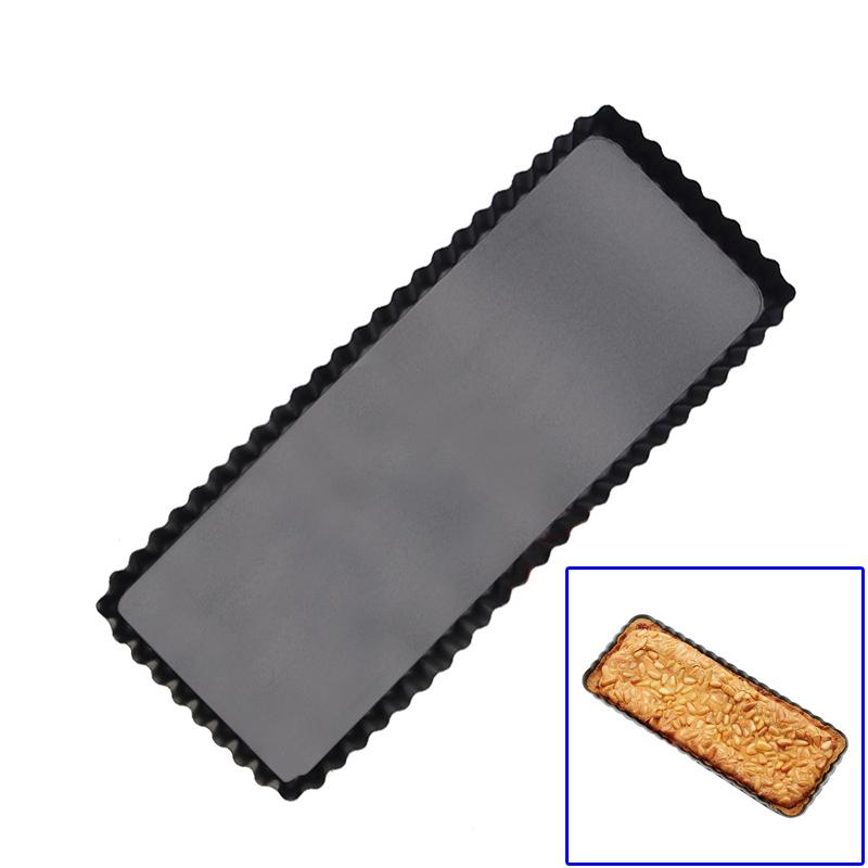 14-Inch Fluted Rectangular Cake Pan