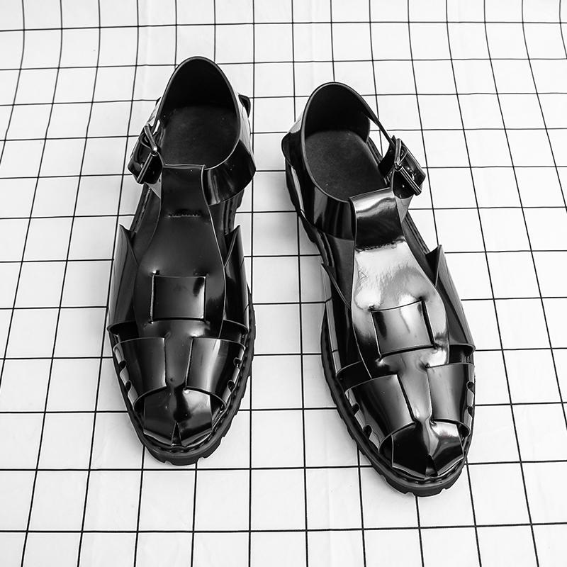 Sommer Neue Herren Gladiatoren Schwarz Weiß Lackleder Freizeitschuhe Atmungsaktive Strandsandalen Outdoor Hausschuhe Übergröße