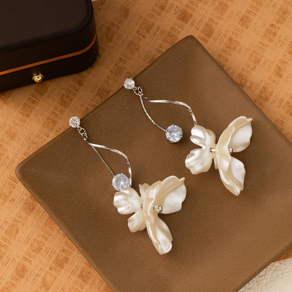 Sweet Long Diamond-Set White Flower Fringed Earrings Gentle Super Fairy French Vacation Seaside Exquisite Earrings